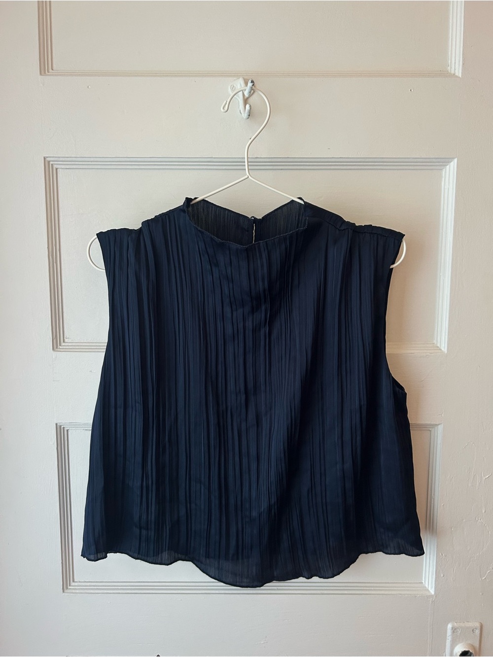 Abercrombie & Fitch Sleeveless Navy Pleated Top